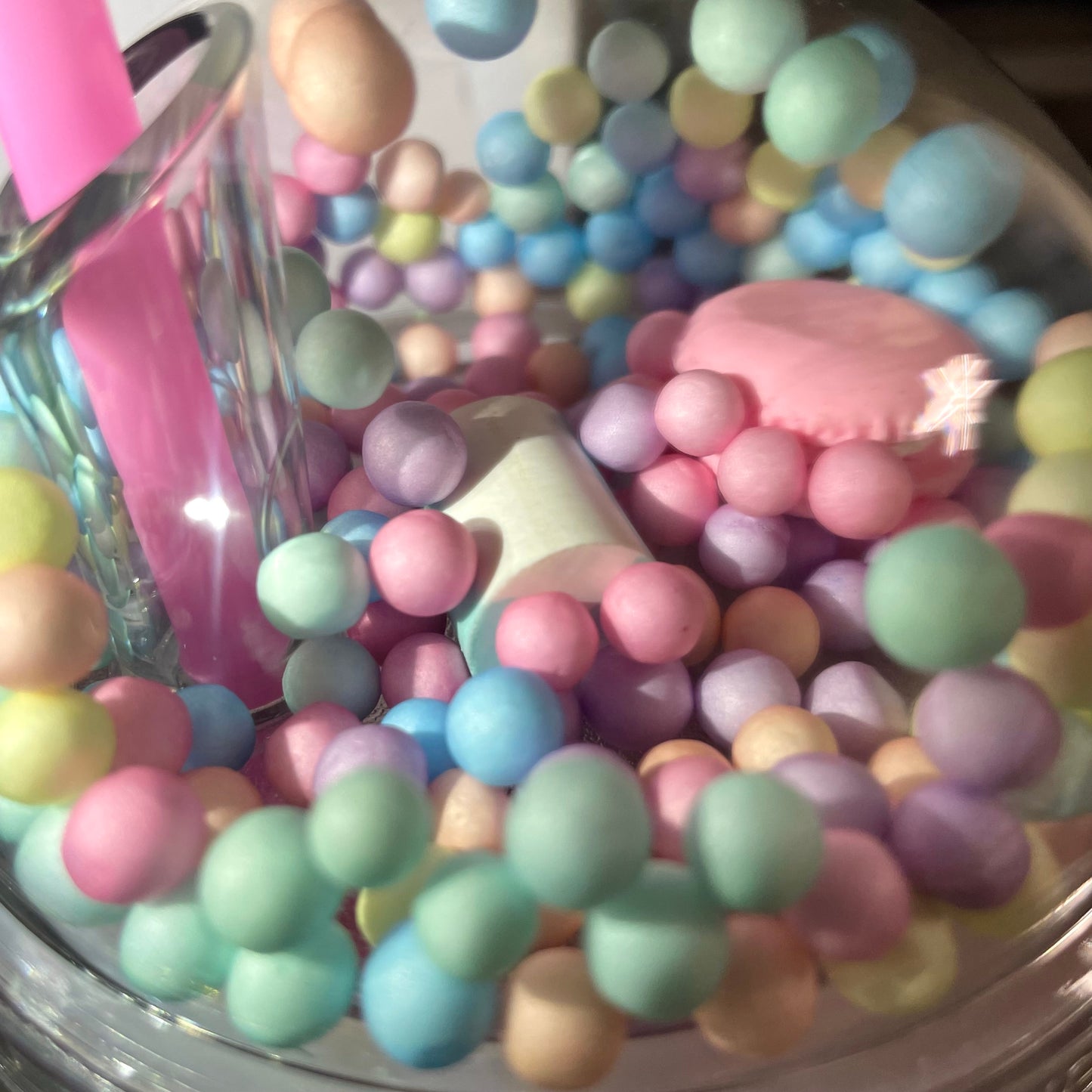 a. Ποτήρι Πλαστικό Macarons Ροζ με Καλαμάκι 450ml
